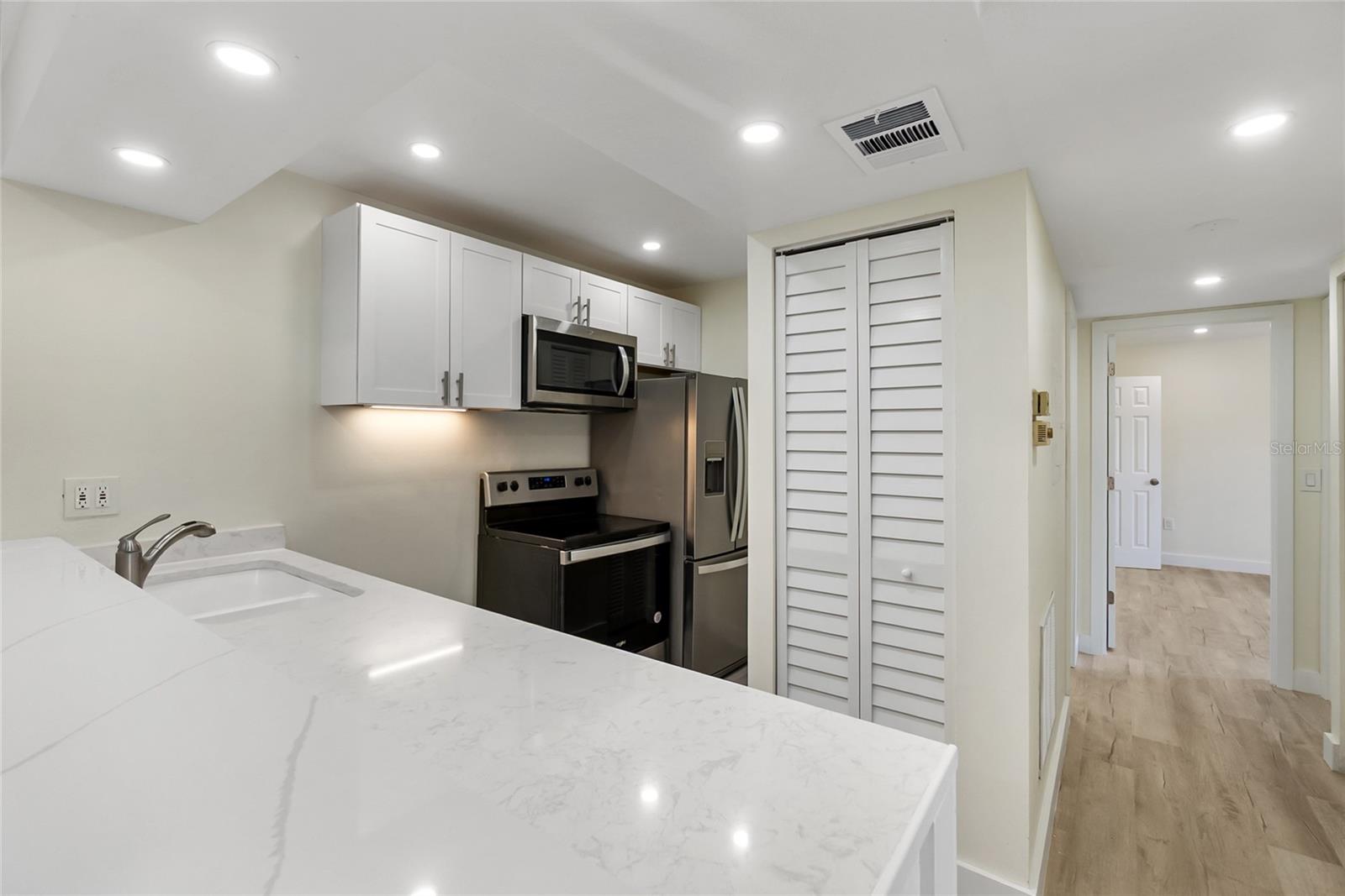 3229 BENEVA RD #203, SARASOTA, FL, 34232