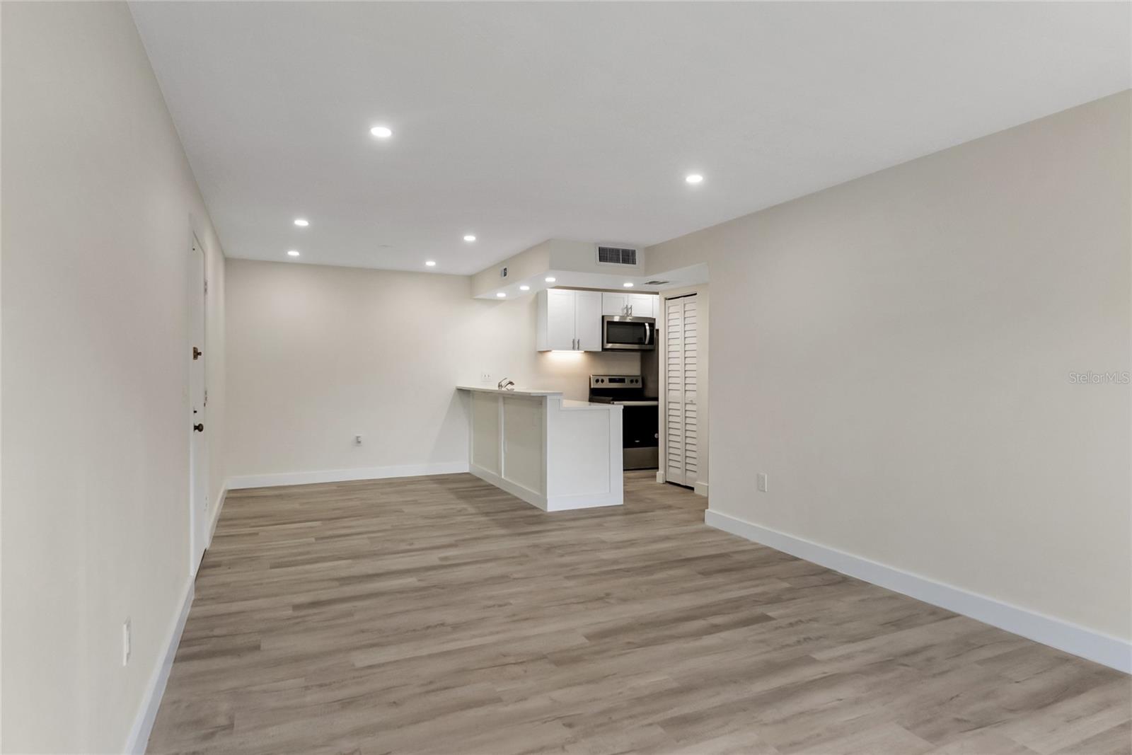3229 BENEVA RD #203, SARASOTA, FL, 34232