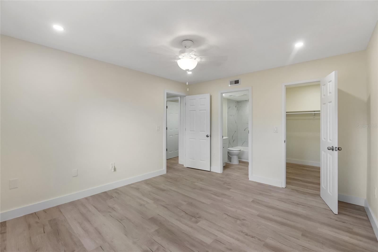 3229 BENEVA RD #203, SARASOTA, FL, 34232