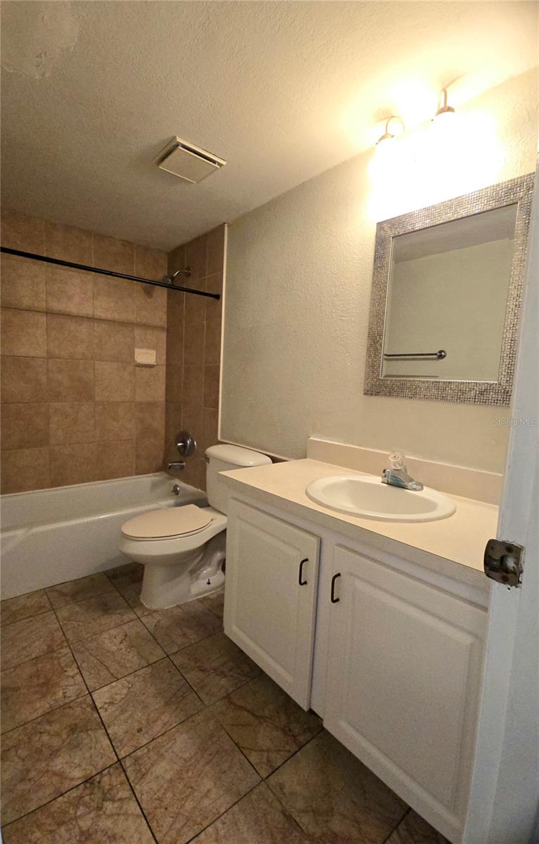 1920 E EDGEWOOD DR #J5, LAKELAND, FL, 33803