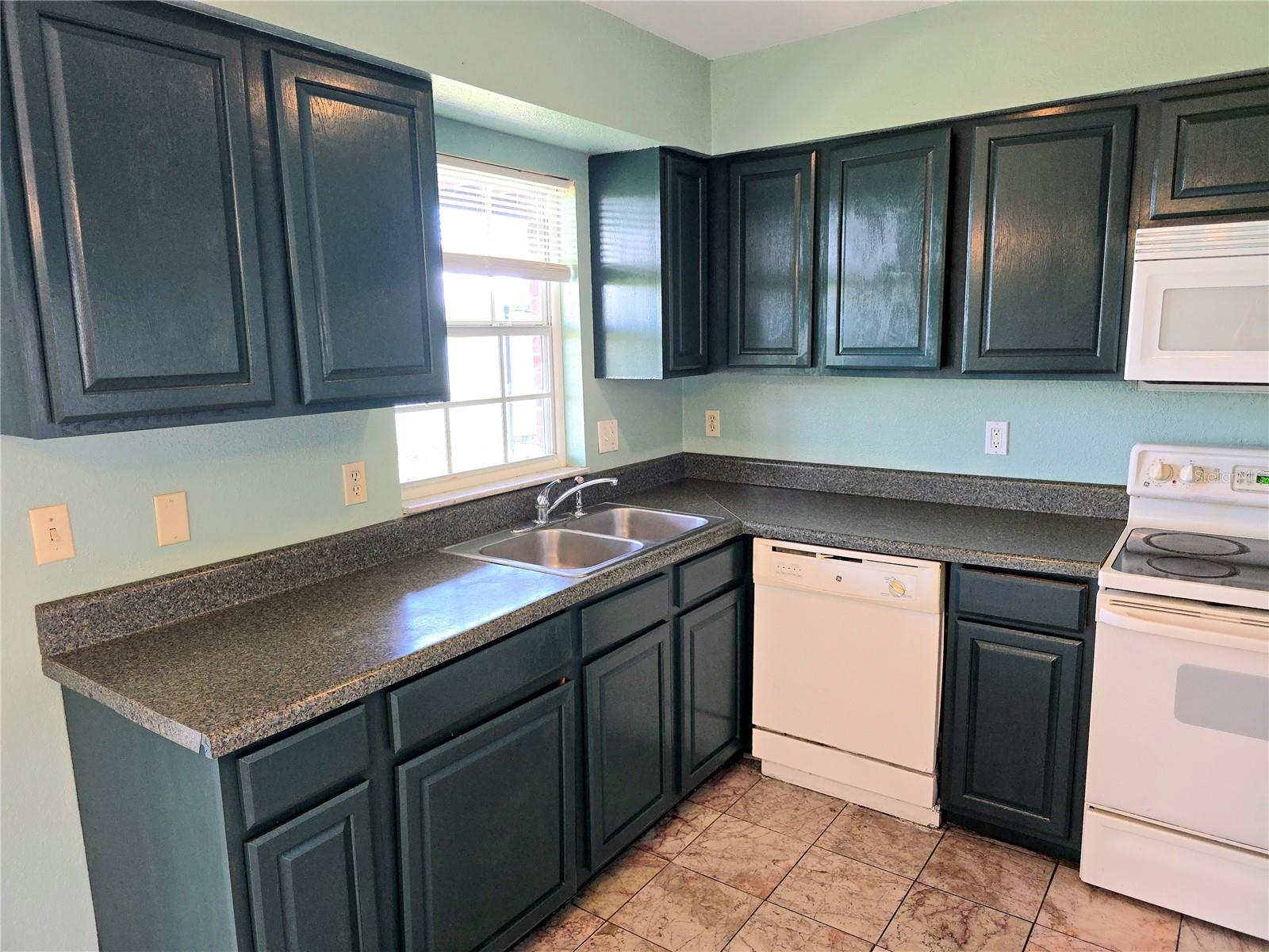 1920 E EDGEWOOD DR #J5, LAKELAND, FL, 33803