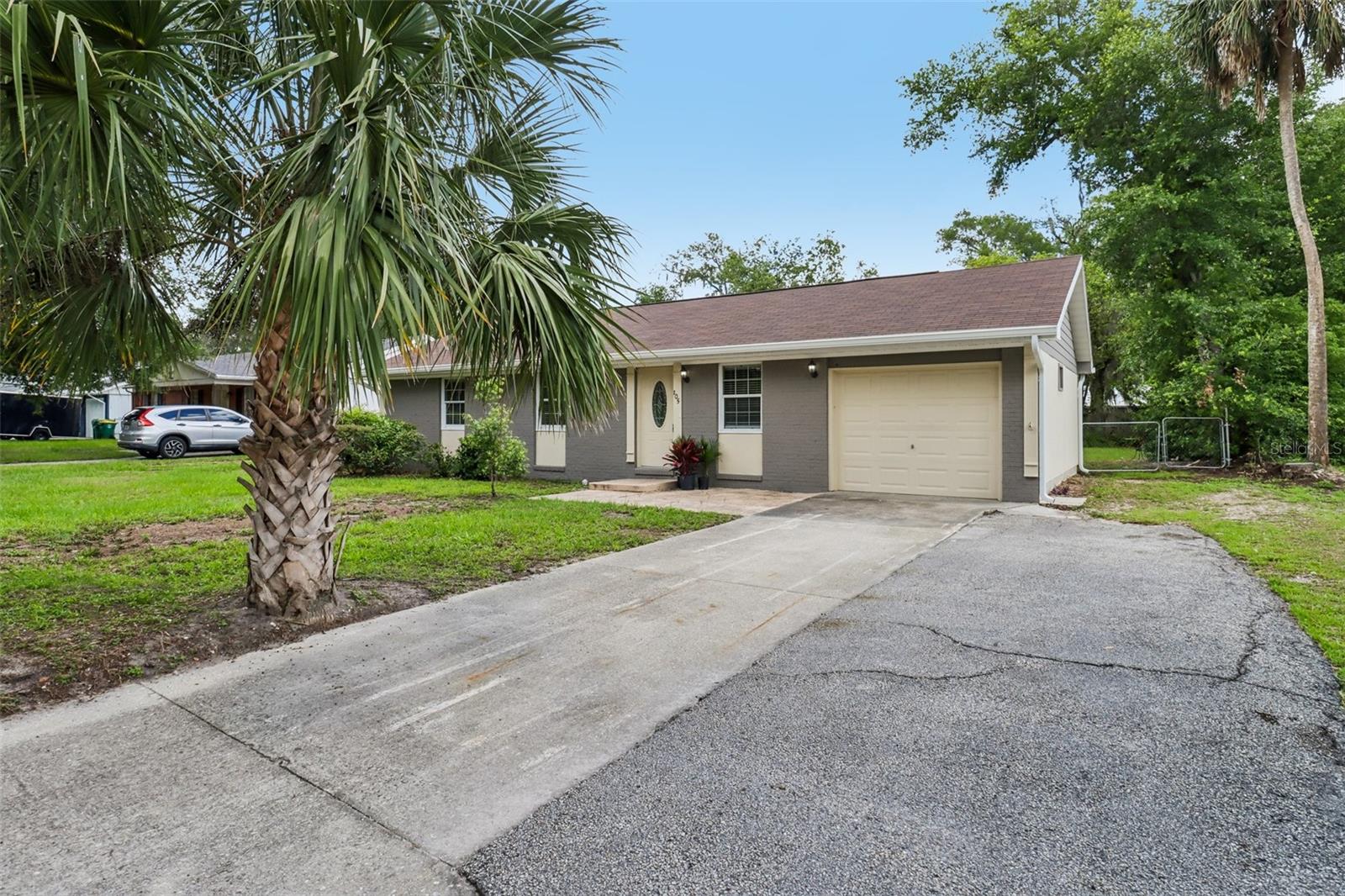 105 N FAIRFAX AVE, DELAND, FL, 32724