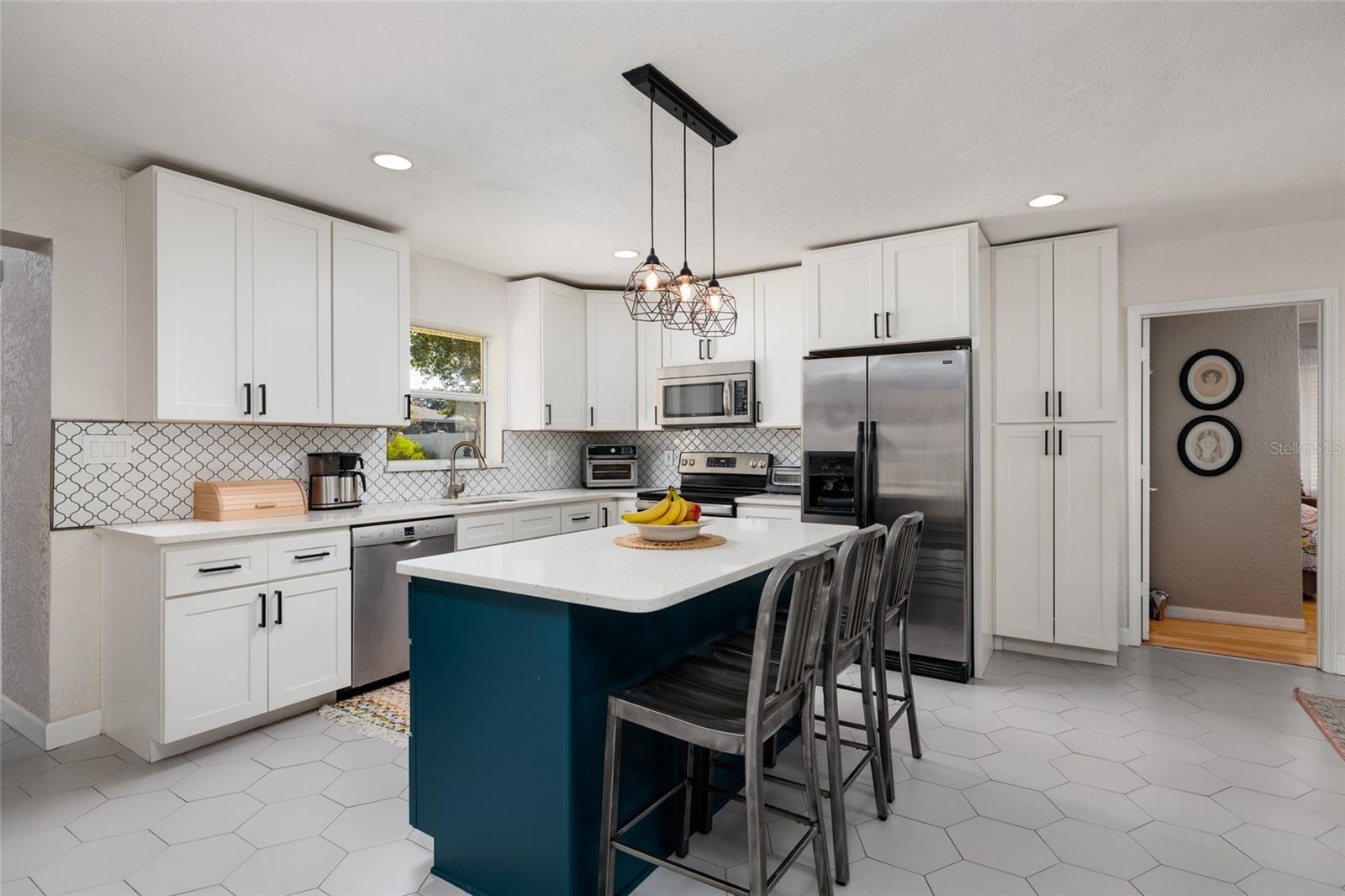 230 43RD AVE NE, ST PETERSBURG, FL, 33703