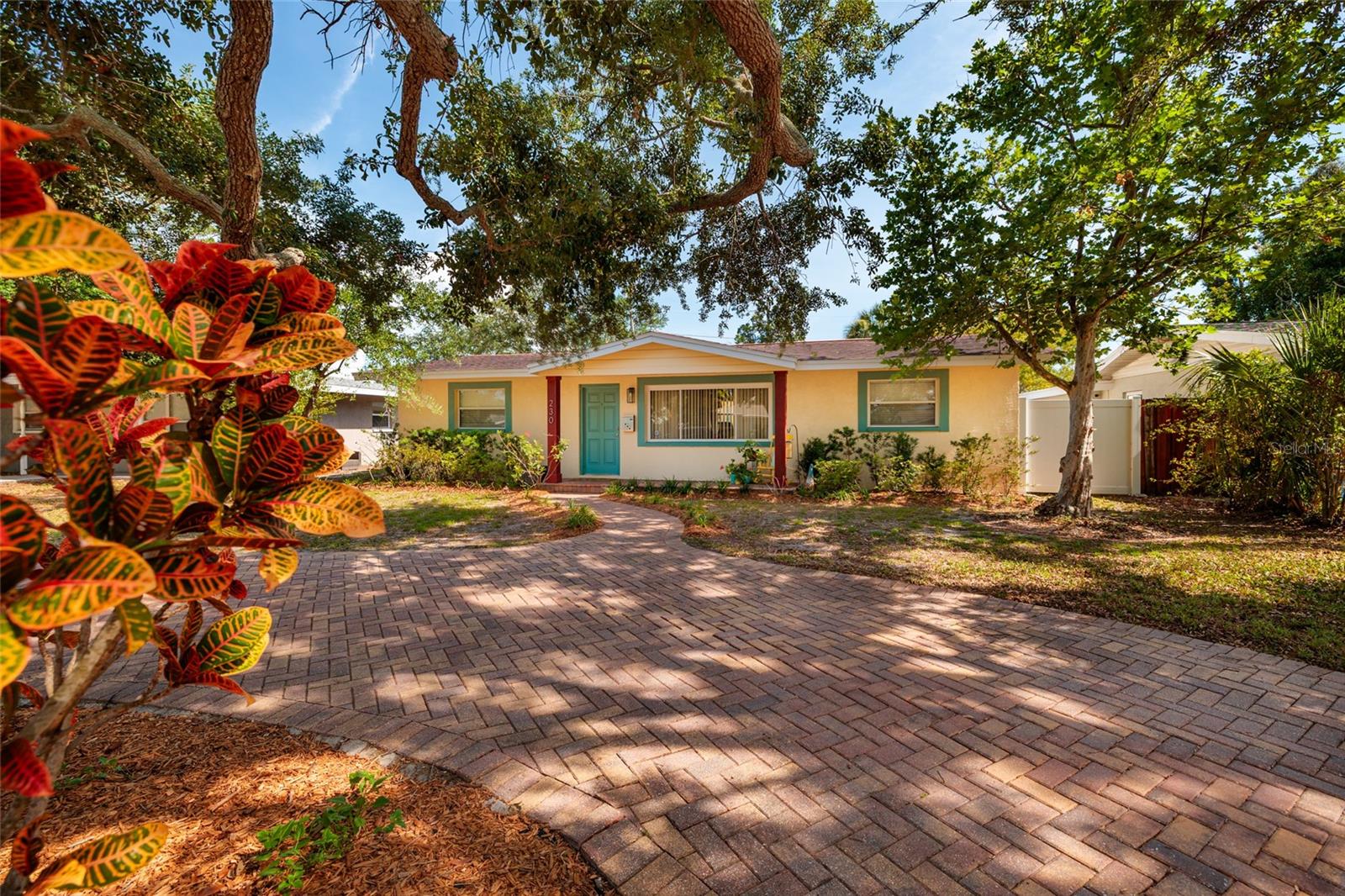230 43RD AVE NE, ST PETERSBURG, FL, 33703
