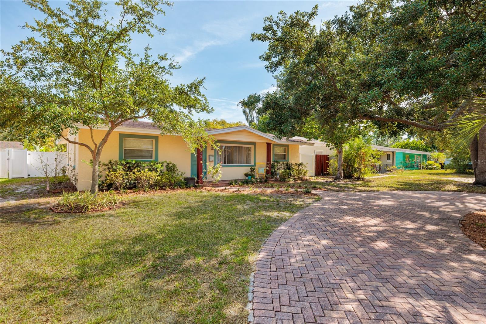 230 43RD AVE NE, ST PETERSBURG, FL, 33703