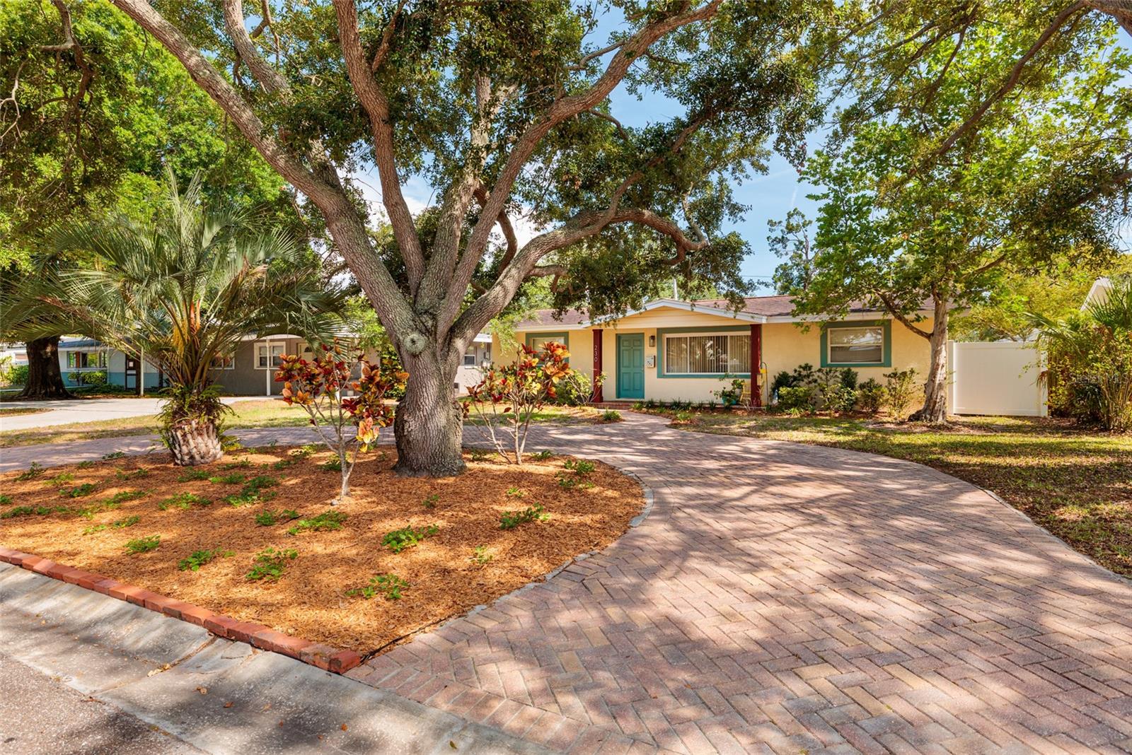 230 43RD AVE NE, ST PETERSBURG, FL, 33703