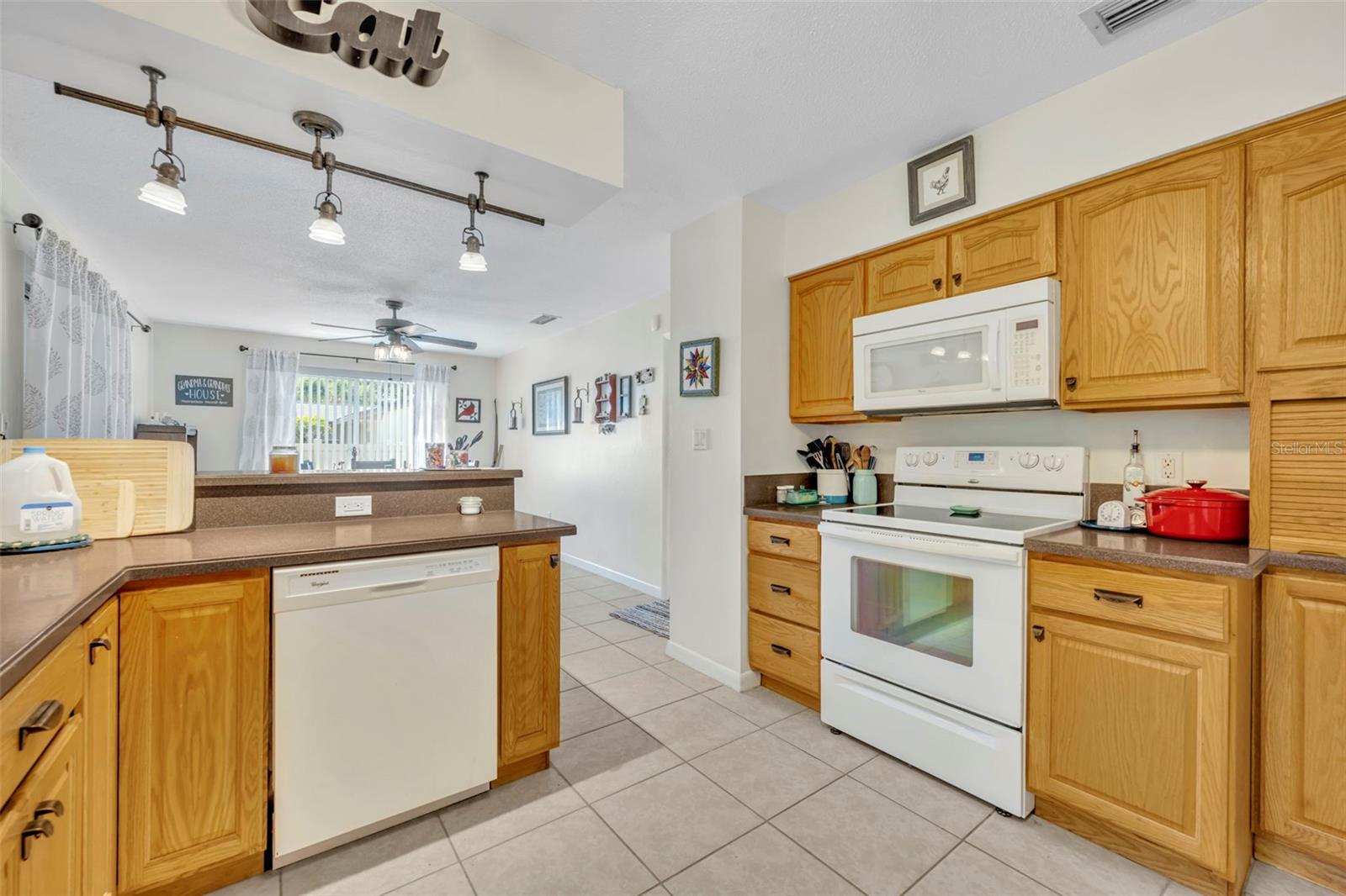 9830 BUNKER RD, LEESBURG, FL, 34788