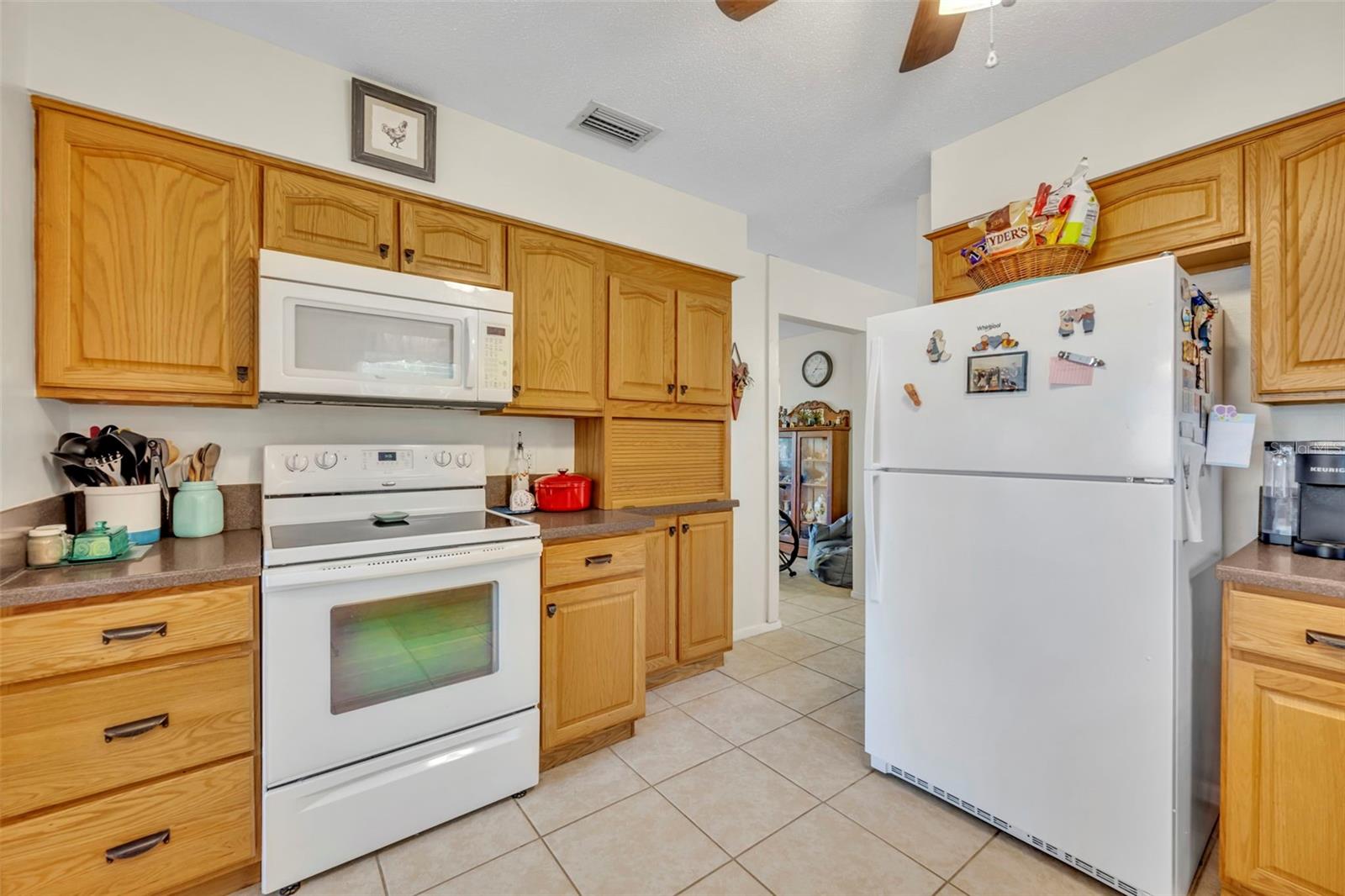 9830 BUNKER RD, LEESBURG, FL, 34788