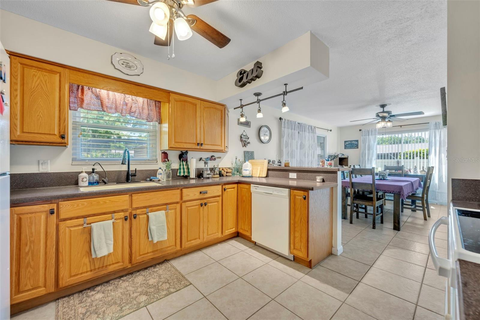 9830 BUNKER RD, LEESBURG, FL, 34788