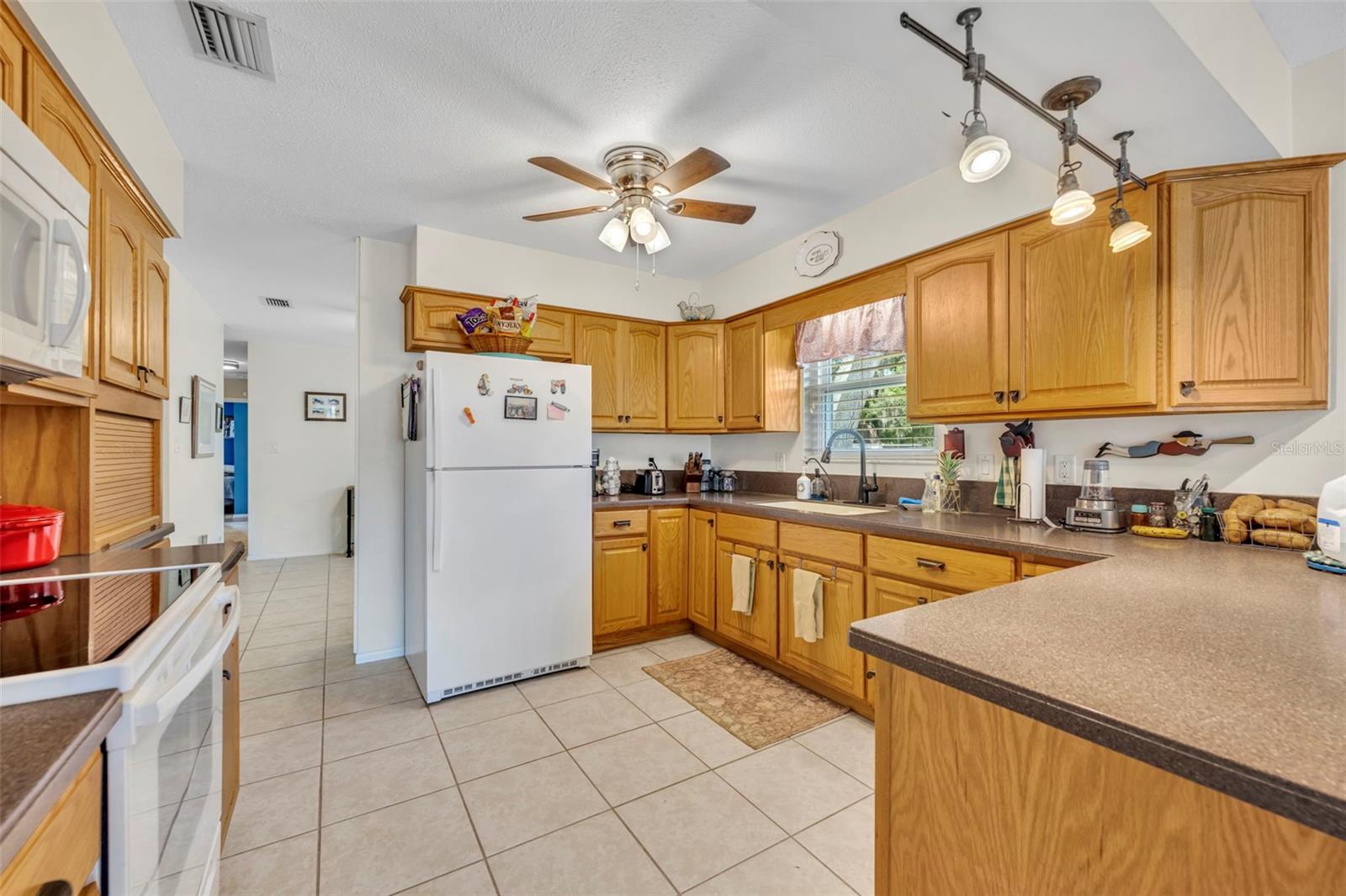 9830 BUNKER RD, LEESBURG, FL, 34788