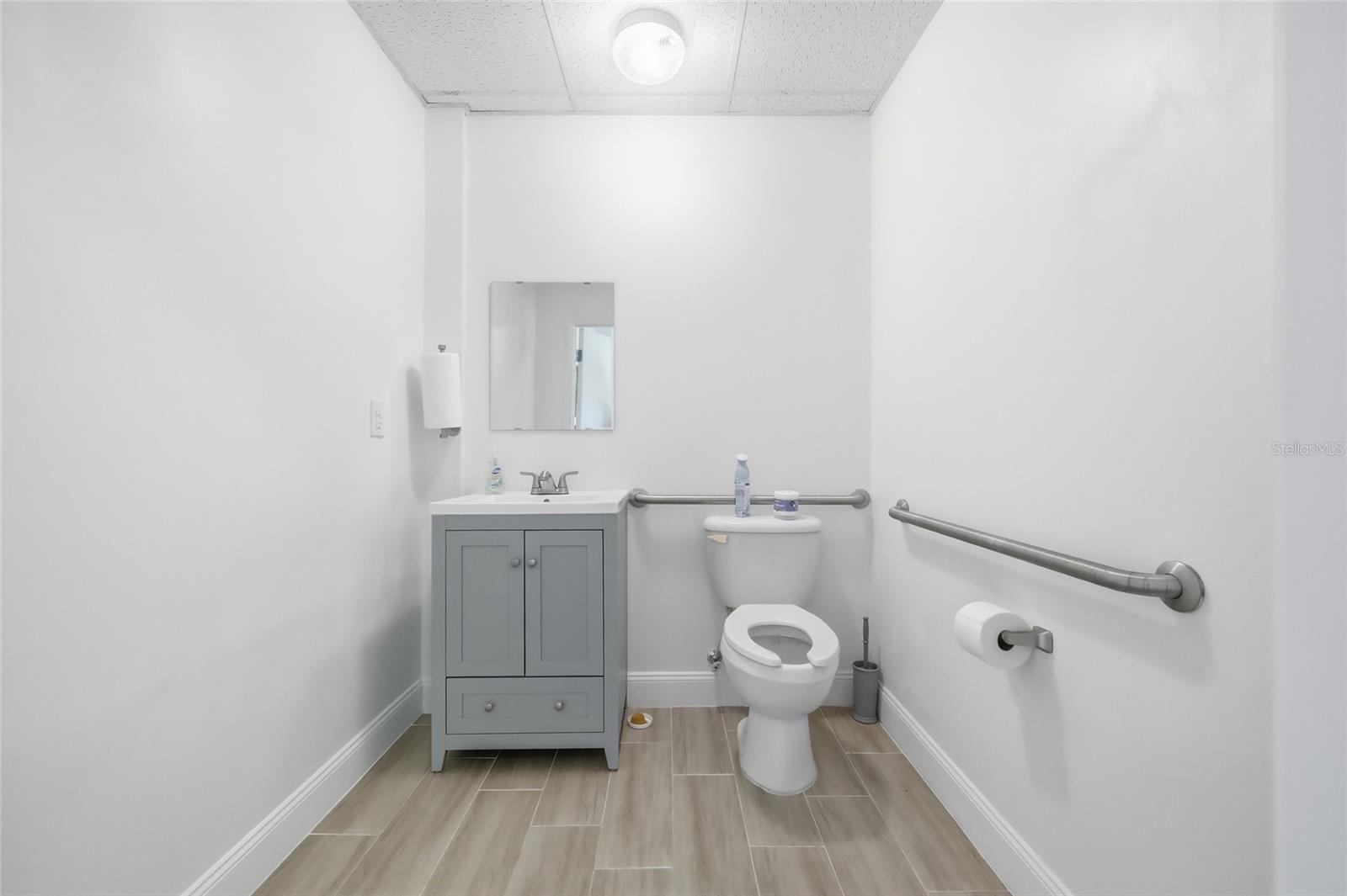 30924 SUNEAGLE DR #Suite 201-203, MOUNT DORA, FL, 32757