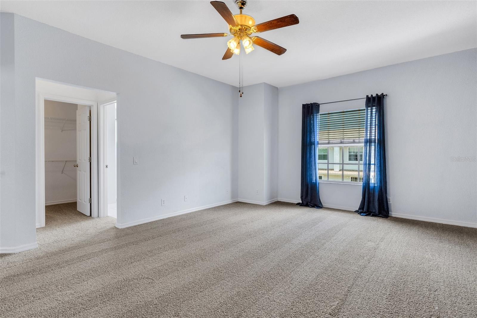 8198 EAGLES PARK DR, ST PETERSBURG, FL, 33709