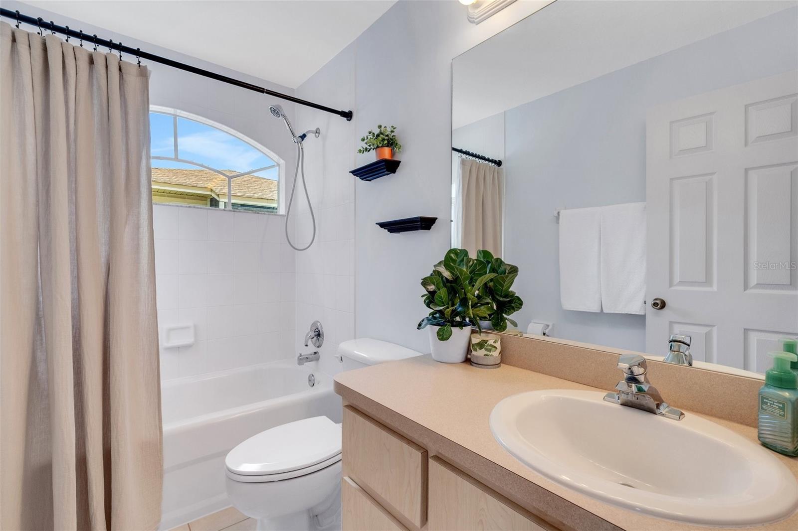 8198 EAGLES PARK DR, ST PETERSBURG, FL, 33709