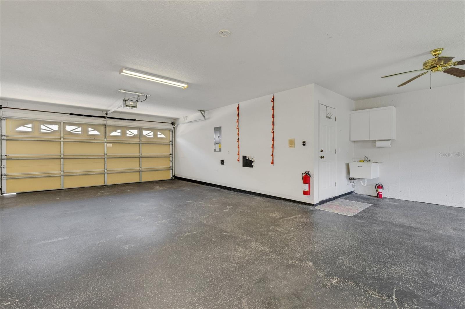 8198 EAGLES PARK DR, ST PETERSBURG, FL, 33709