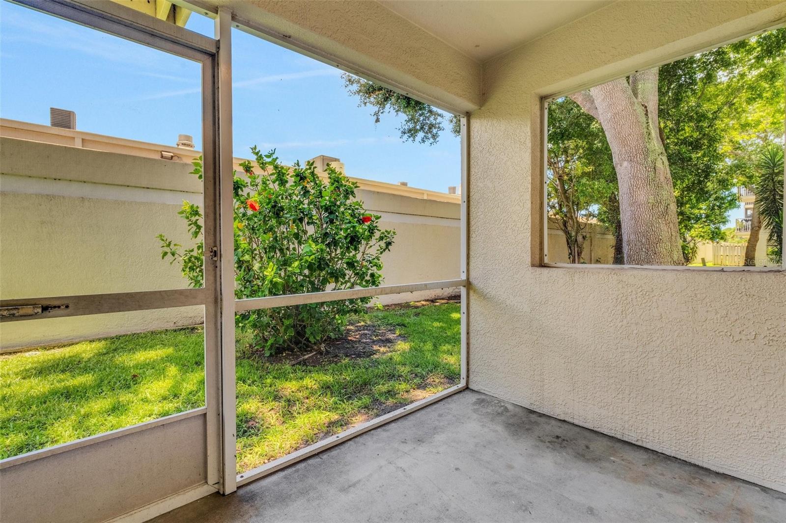 8198 EAGLES PARK DR, ST PETERSBURG, FL, 33709