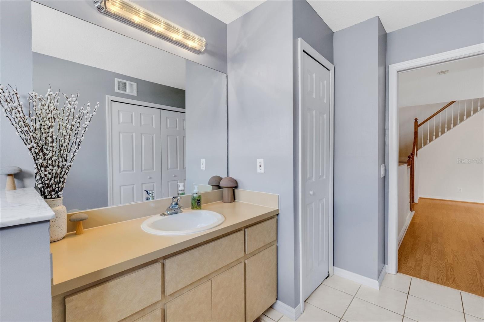 8198 EAGLES PARK DR, ST PETERSBURG, FL, 33709