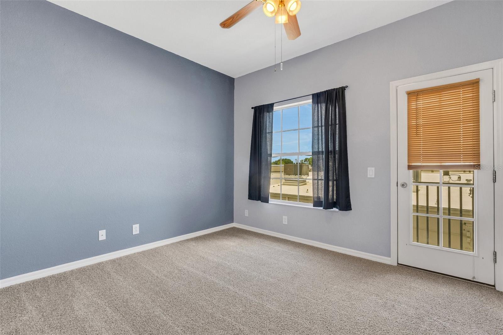 8198 EAGLES PARK DR, ST PETERSBURG, FL, 33709