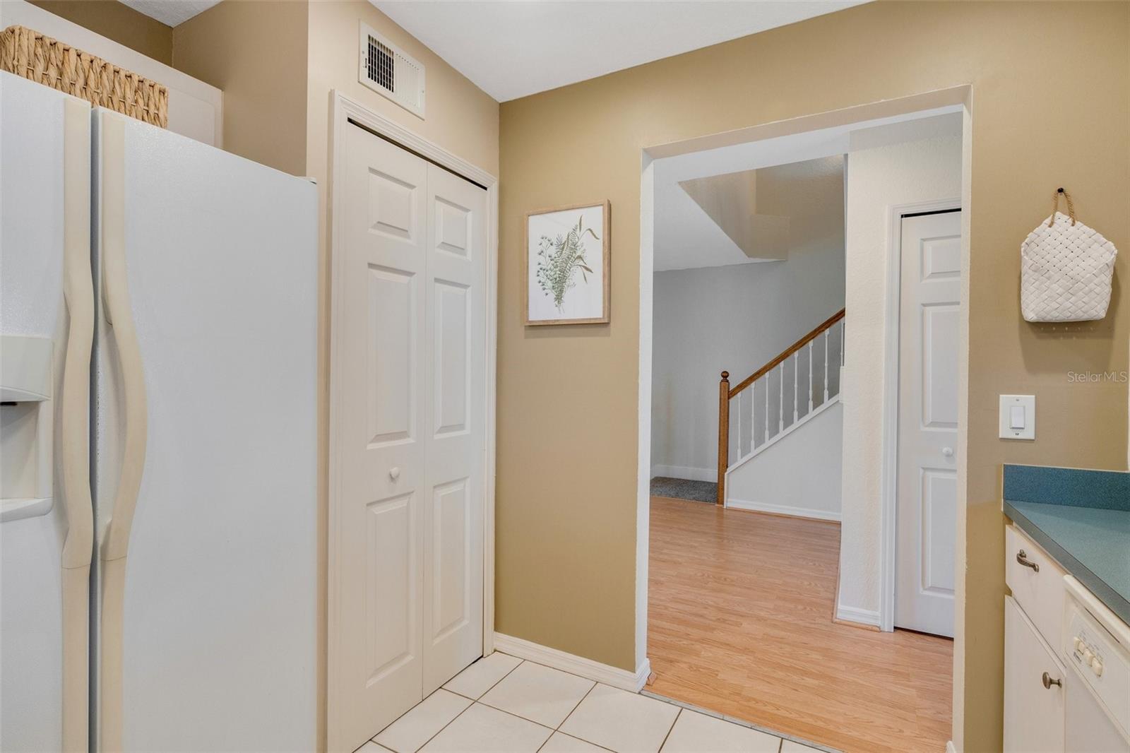 8198 EAGLES PARK DR, ST PETERSBURG, FL, 33709