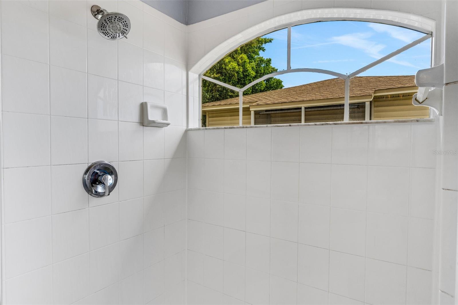 8198 EAGLES PARK DR, ST PETERSBURG, FL, 33709
