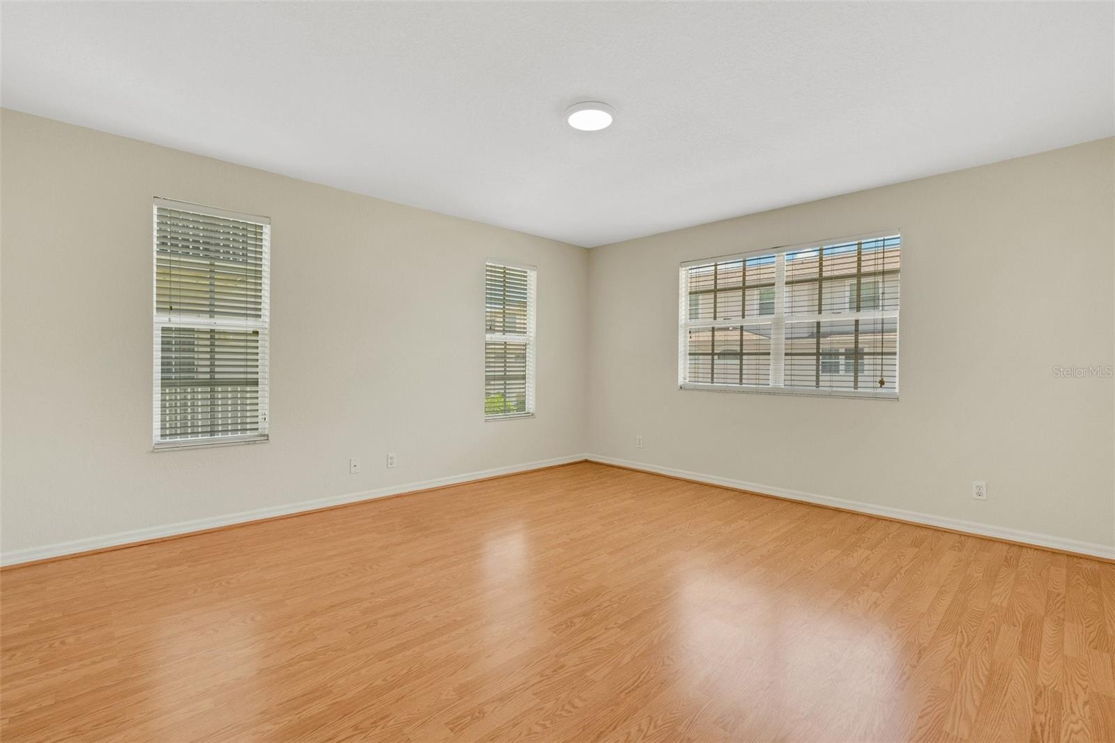 8198 EAGLES PARK DR, ST PETERSBURG, FL, 33709