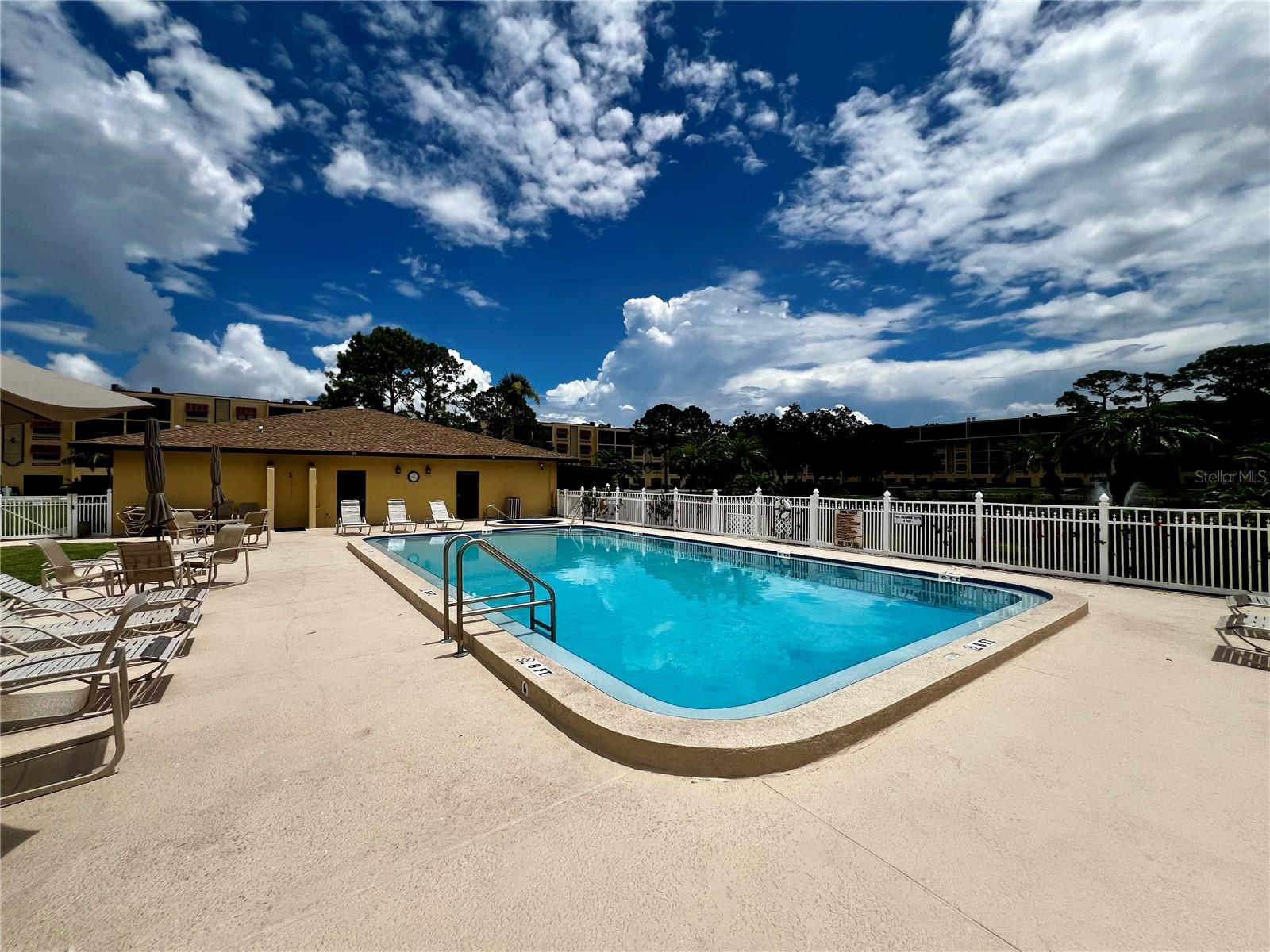 8198 EAGLES PARK DR, ST PETERSBURG, FL, 33709