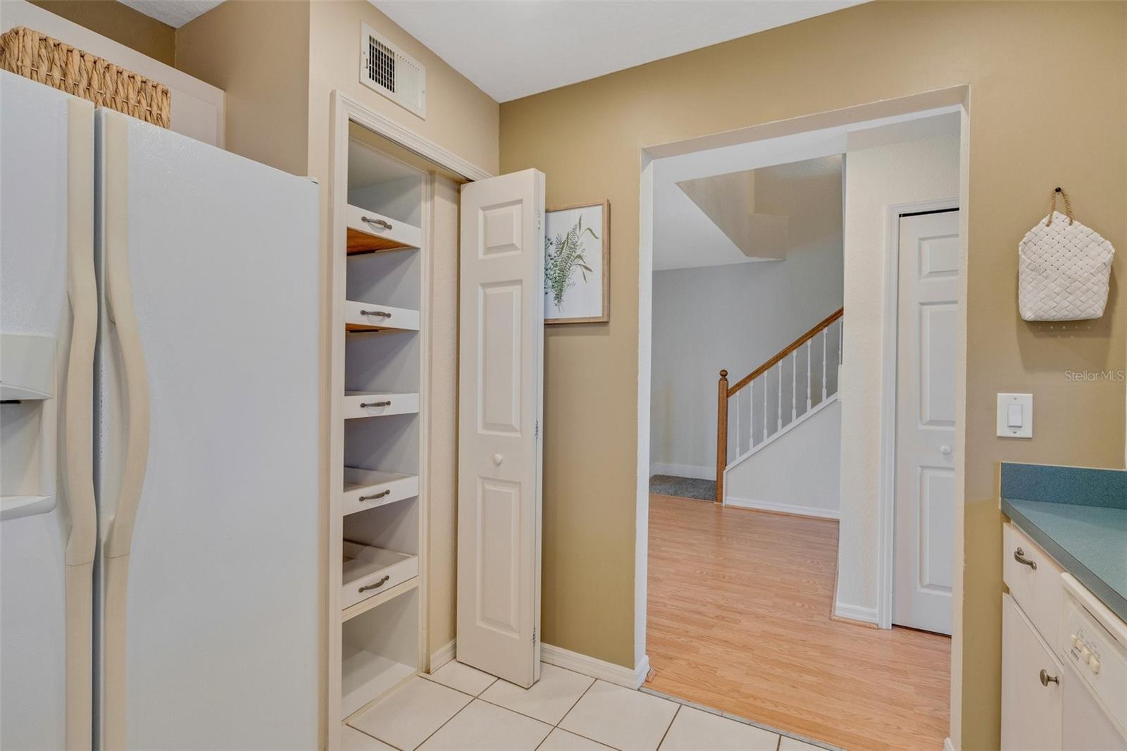 8198 EAGLES PARK DR, ST PETERSBURG, FL, 33709