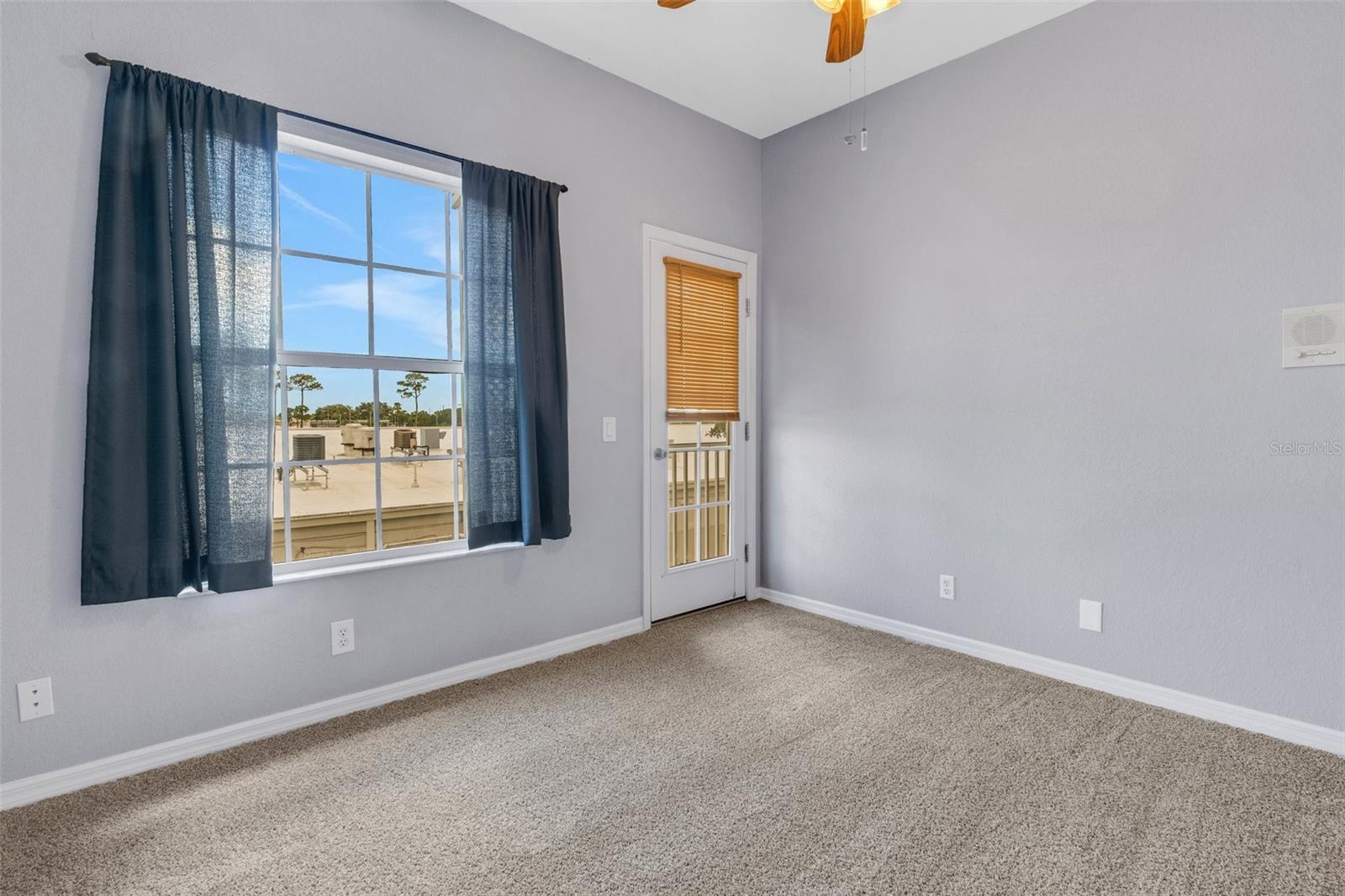 8198 EAGLES PARK DR, ST PETERSBURG, FL, 33709