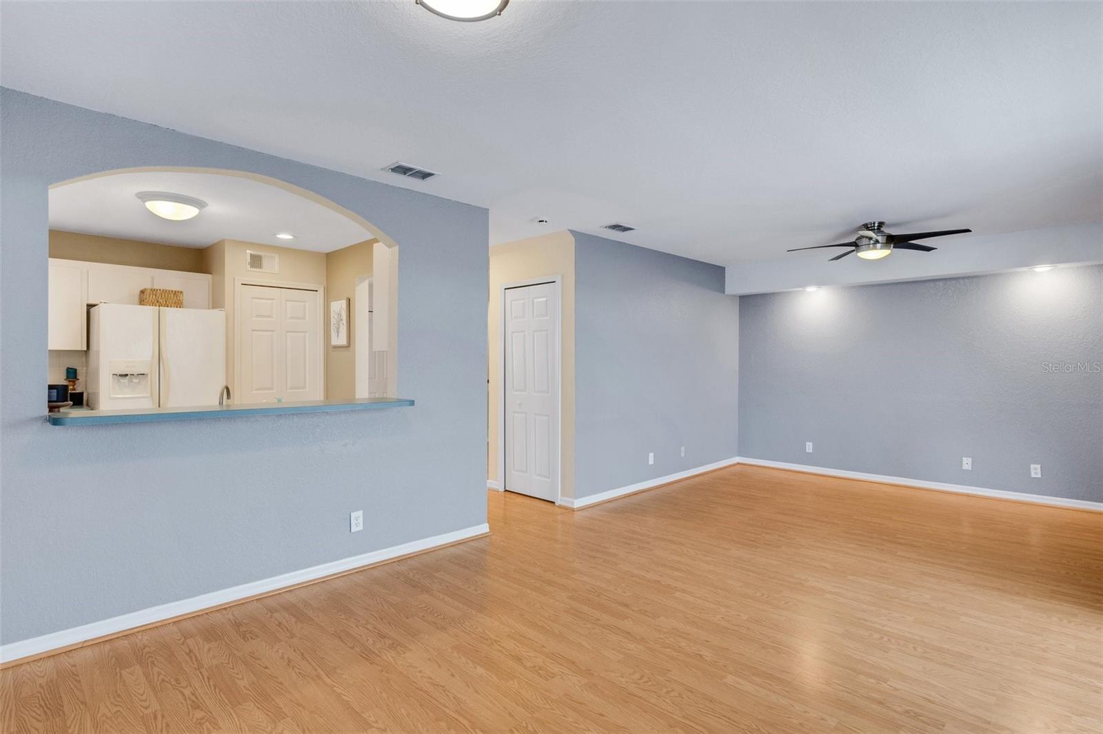 8198 EAGLES PARK DR, ST PETERSBURG, FL, 33709