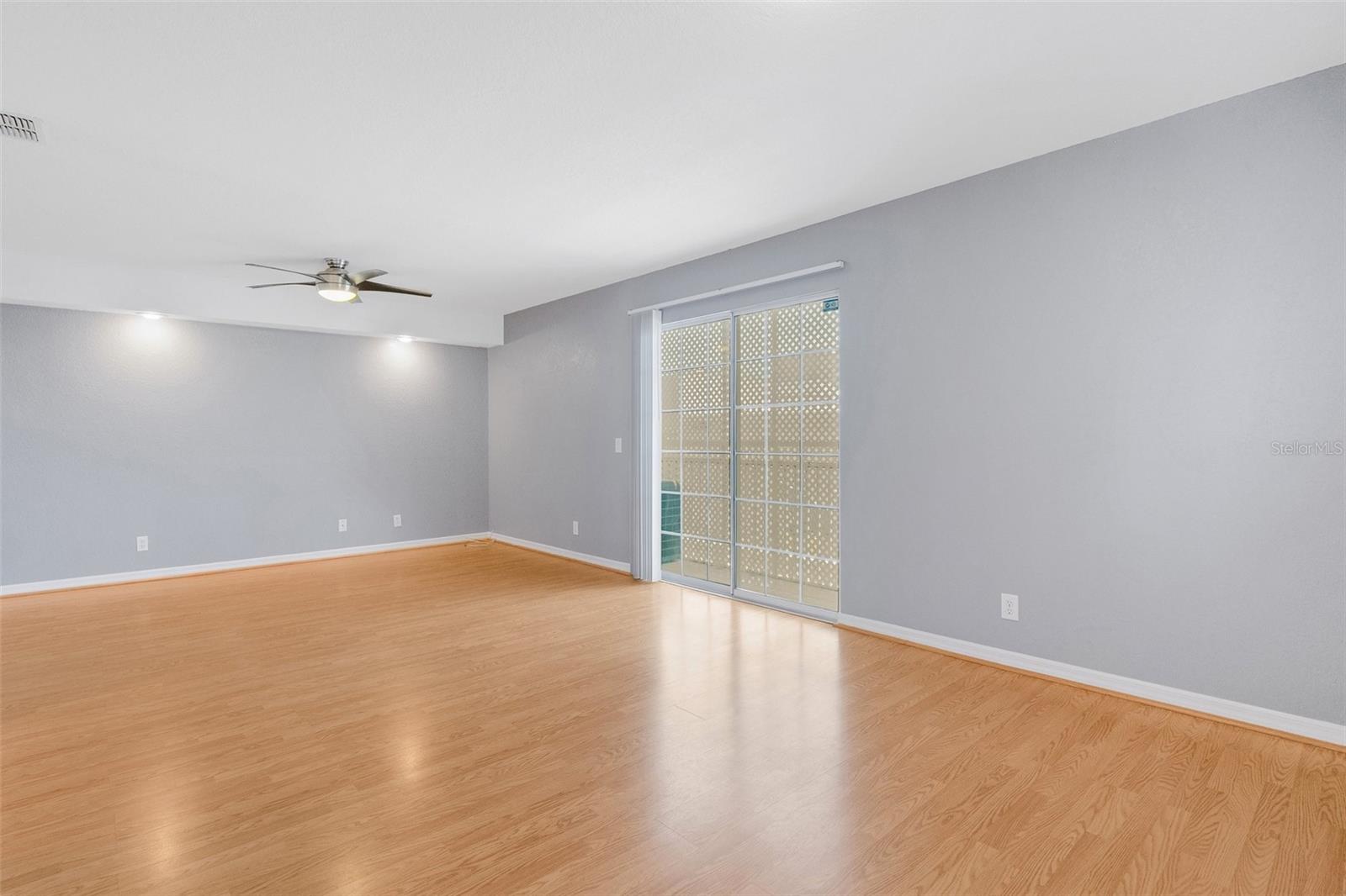 8198 EAGLES PARK DR, ST PETERSBURG, FL, 33709