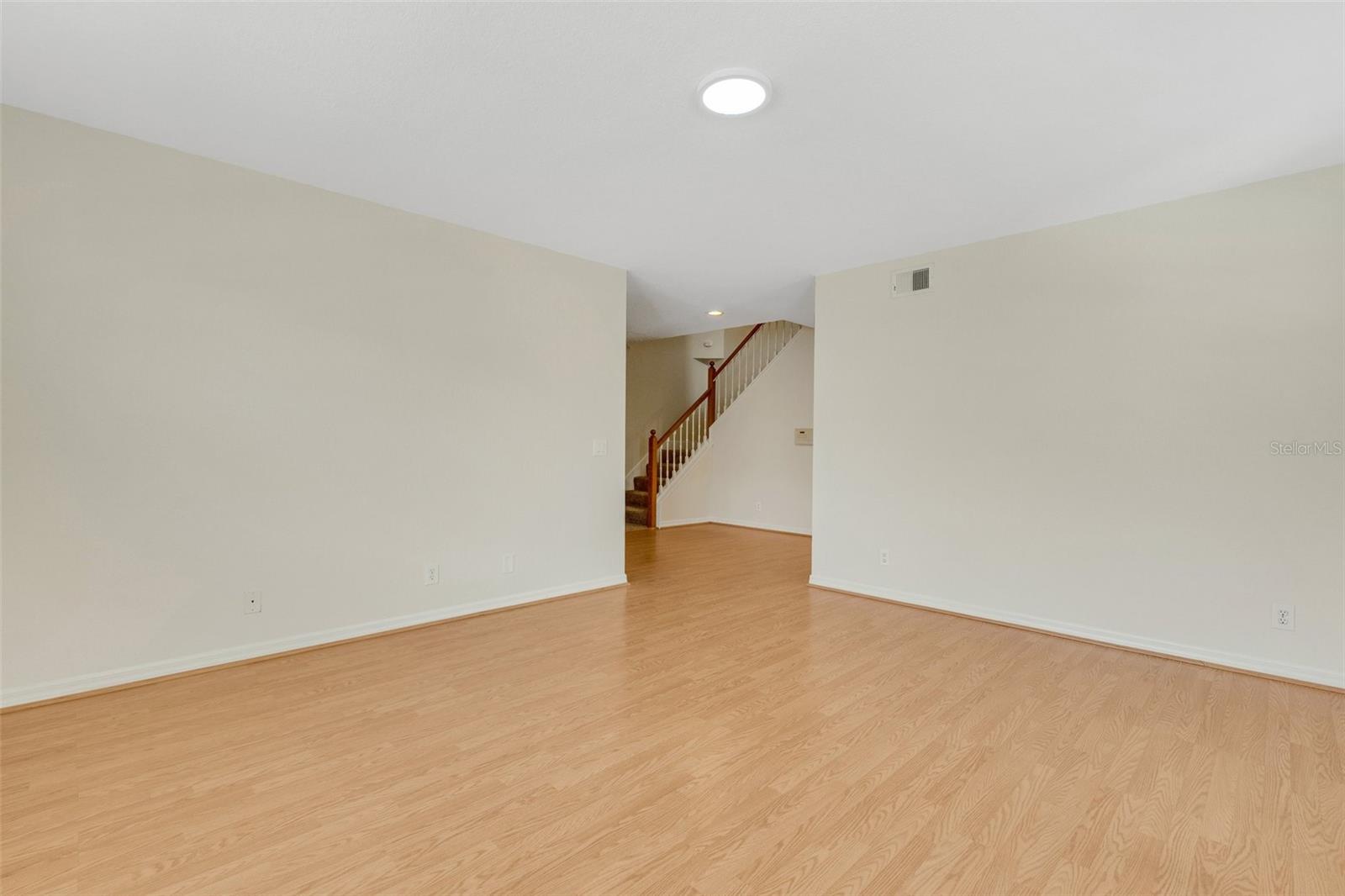 8198 EAGLES PARK DR, ST PETERSBURG, FL, 33709