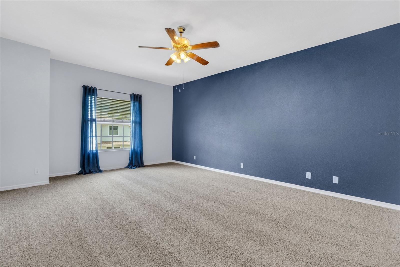 8198 EAGLES PARK DR, ST PETERSBURG, FL, 33709