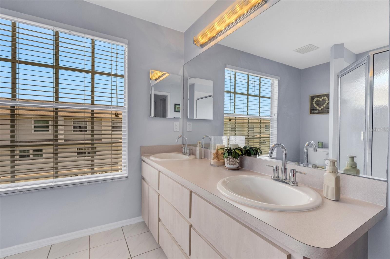 8198 EAGLES PARK DR, ST PETERSBURG, FL, 33709
