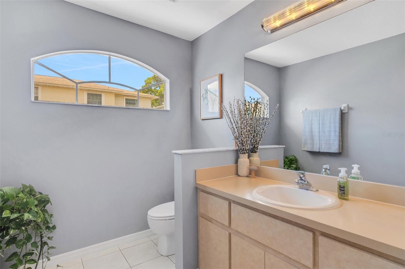 8198 EAGLES PARK DR, ST PETERSBURG, FL, 33709