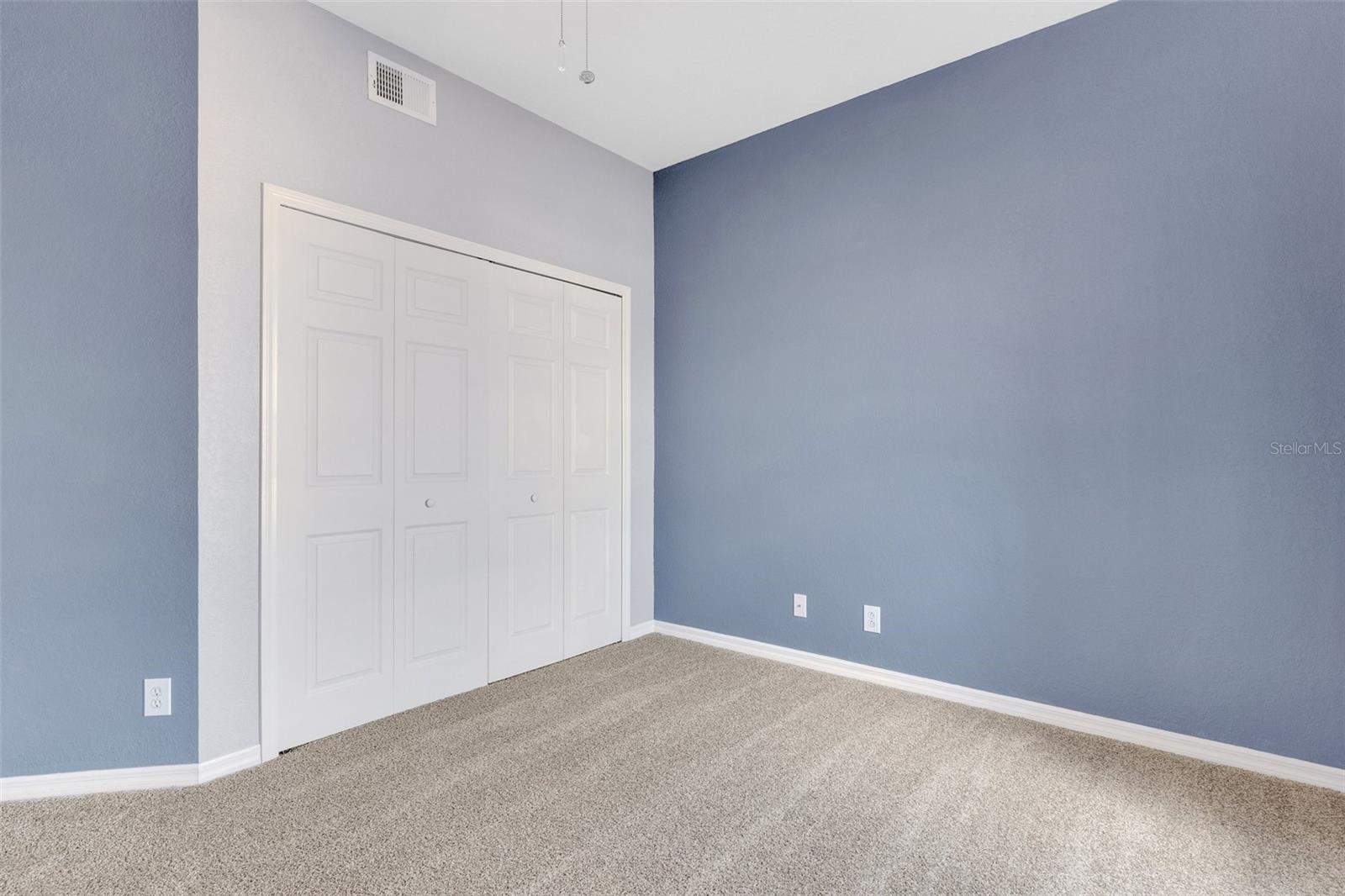 8198 EAGLES PARK DR, ST PETERSBURG, FL, 33709