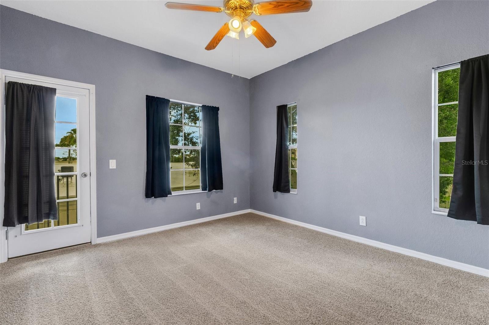 8198 EAGLES PARK DR, ST PETERSBURG, FL, 33709
