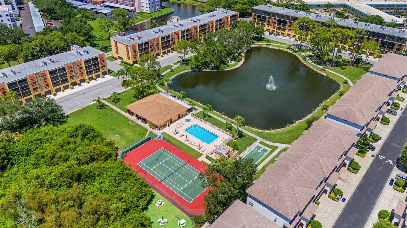 8198 EAGLES PARK DR, ST PETERSBURG, FL, 33709