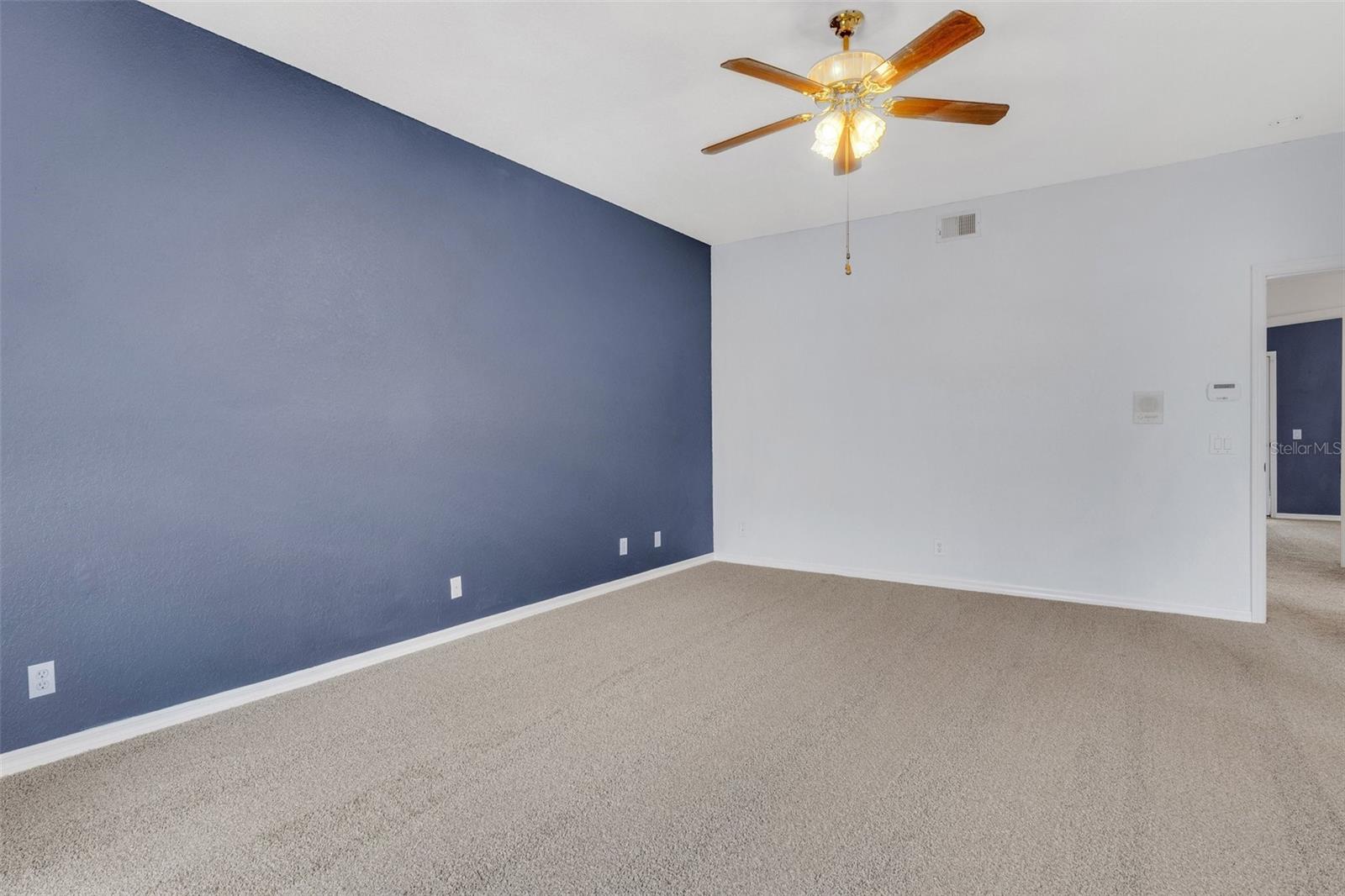 8198 EAGLES PARK DR, ST PETERSBURG, FL, 33709