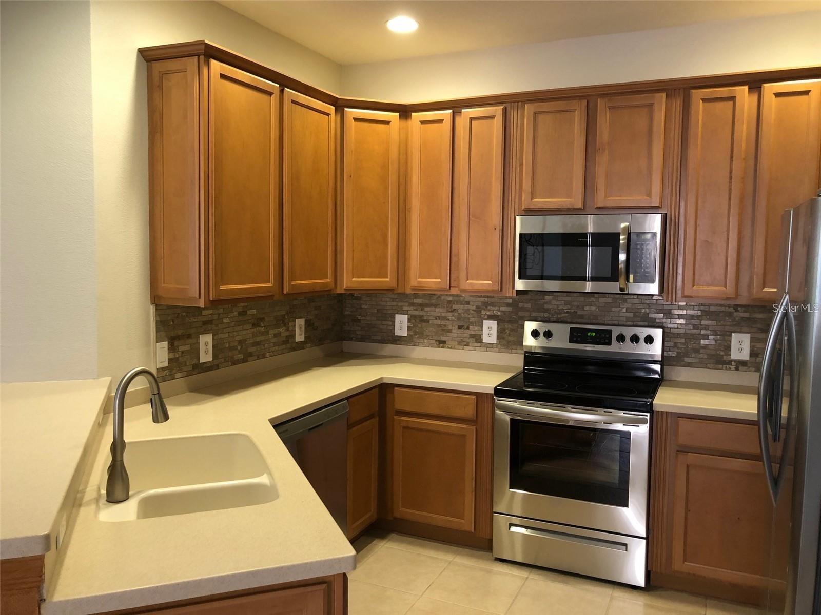 140 SHELL FALLS DR, APOLLO BEACH, FL, 33572