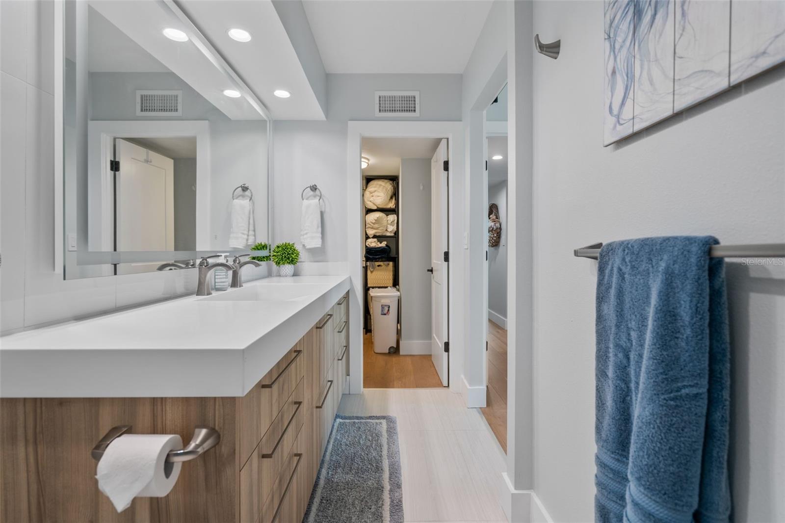 1050 LONGBOAT CLUB RD #901, LONGBOAT KEY, FL, 34228
