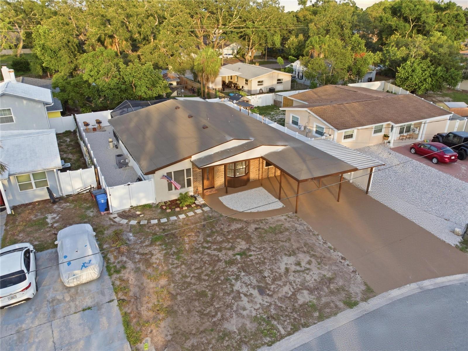 8607 MAY CIR, TAMPA, FL, 33614