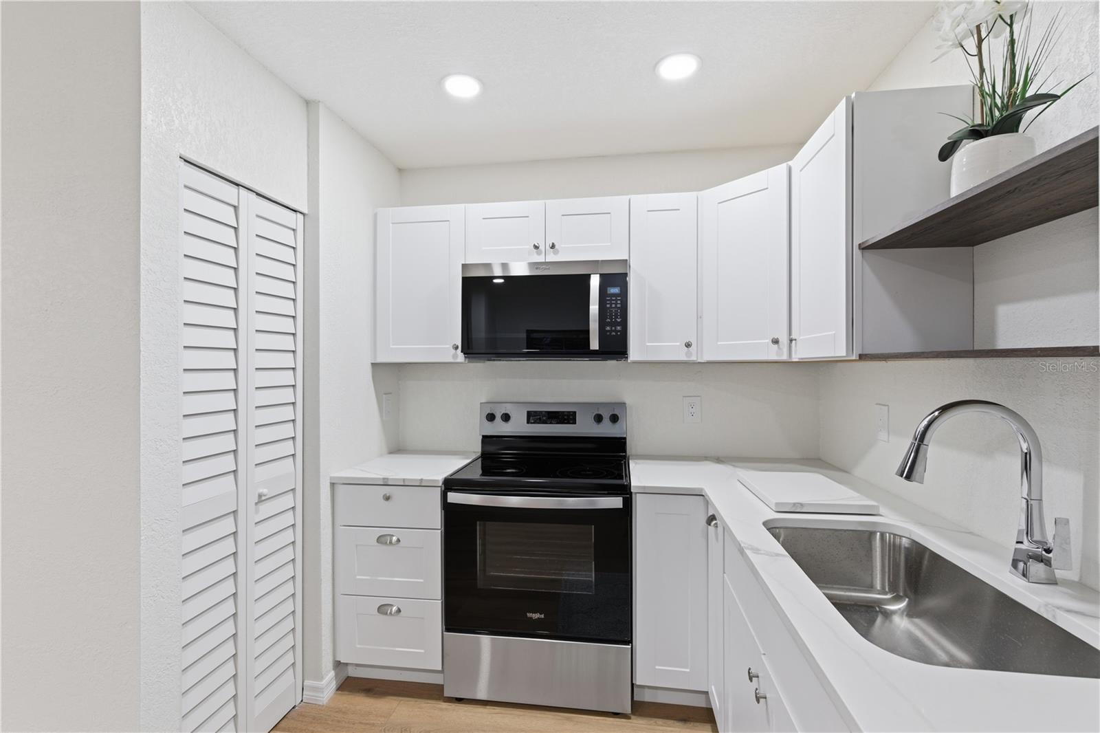8607 MAY CIR, TAMPA, FL, 33614