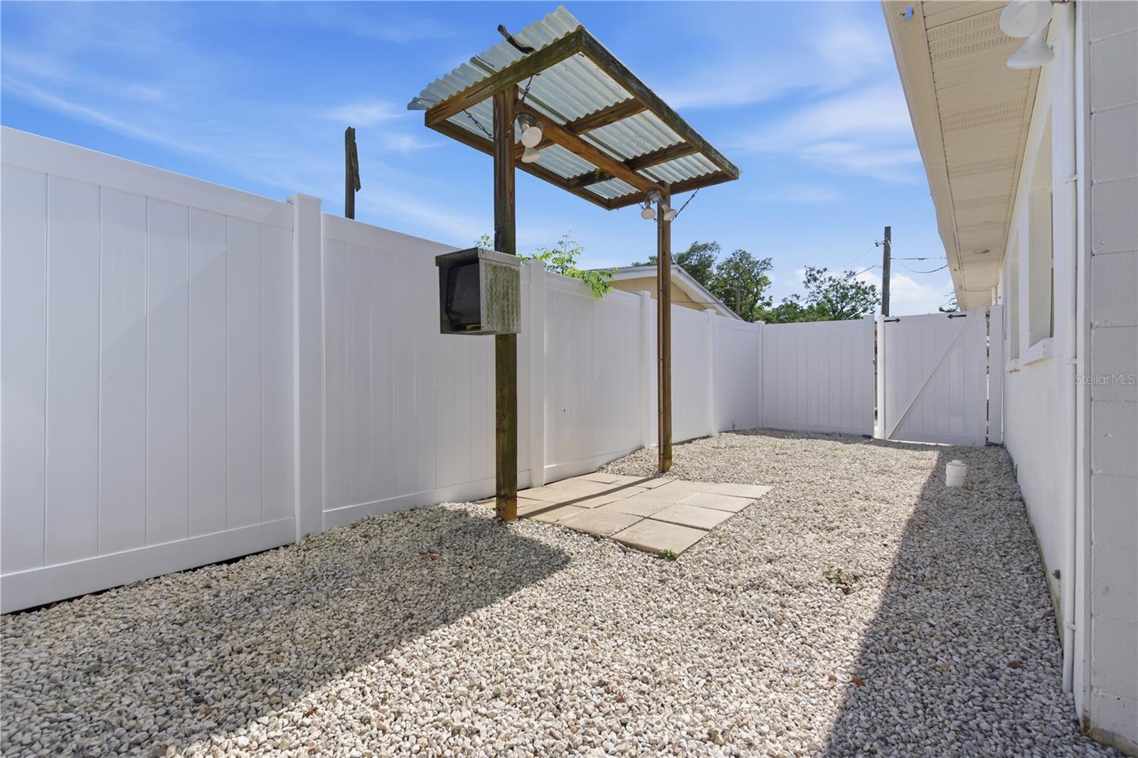 8607 MAY CIR, TAMPA, FL, 33614