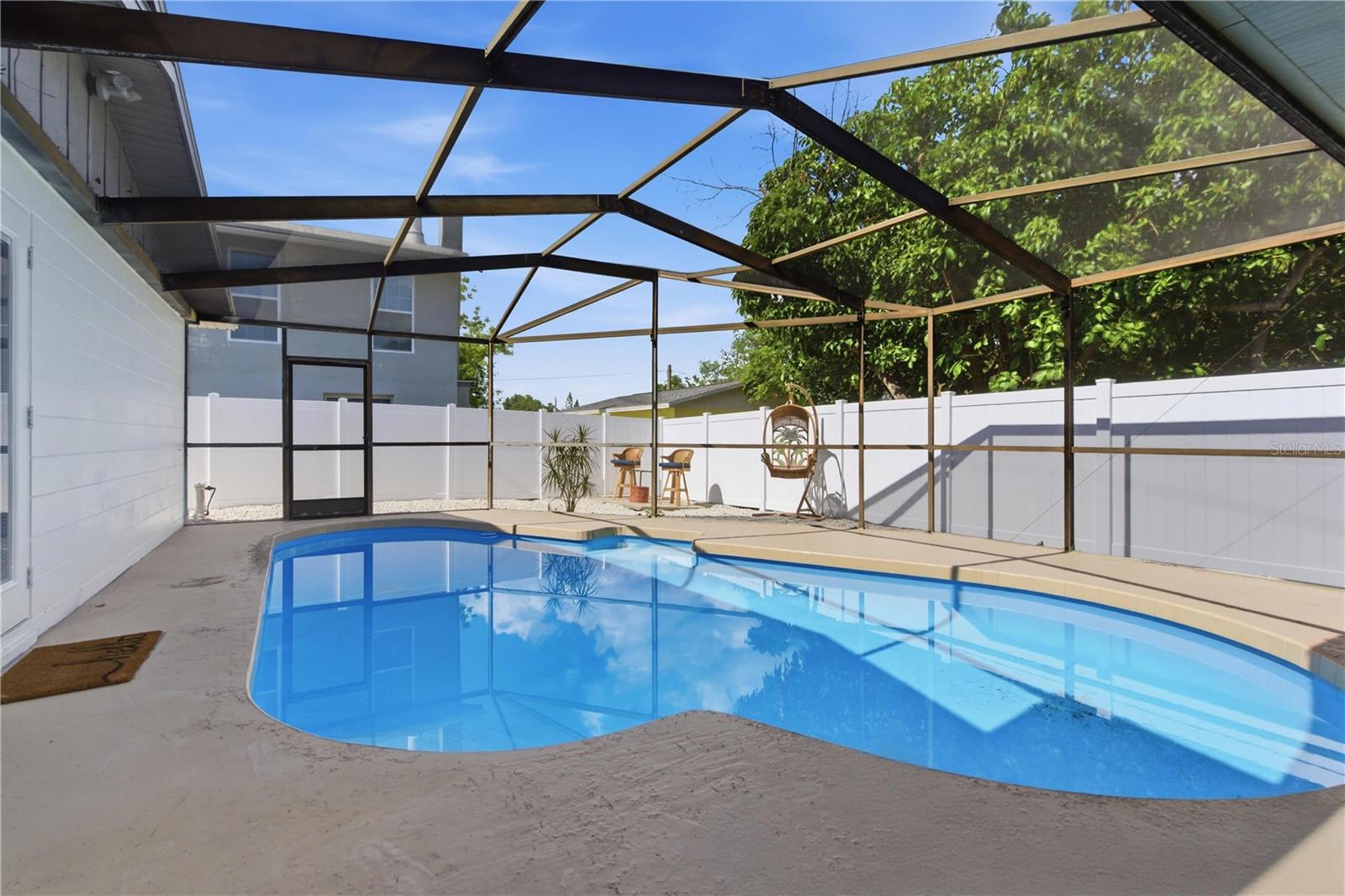 8607 MAY CIR, TAMPA, FL, 33614