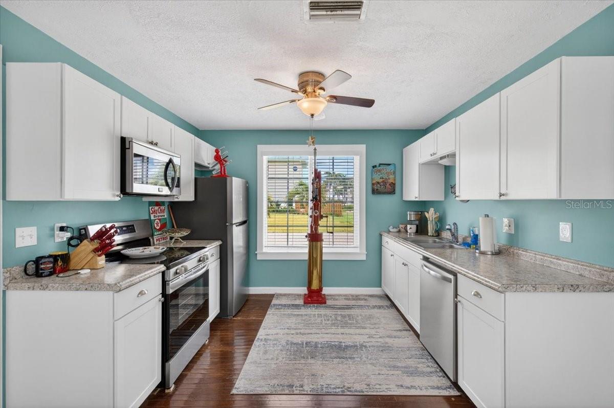 216 SUNRISE DR, NOKOMIS, FL, 34275
