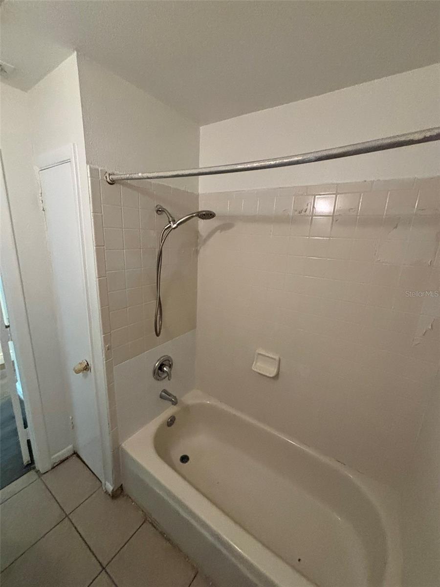 2908 E HOWELL ST, TAMPA, FL, 33610