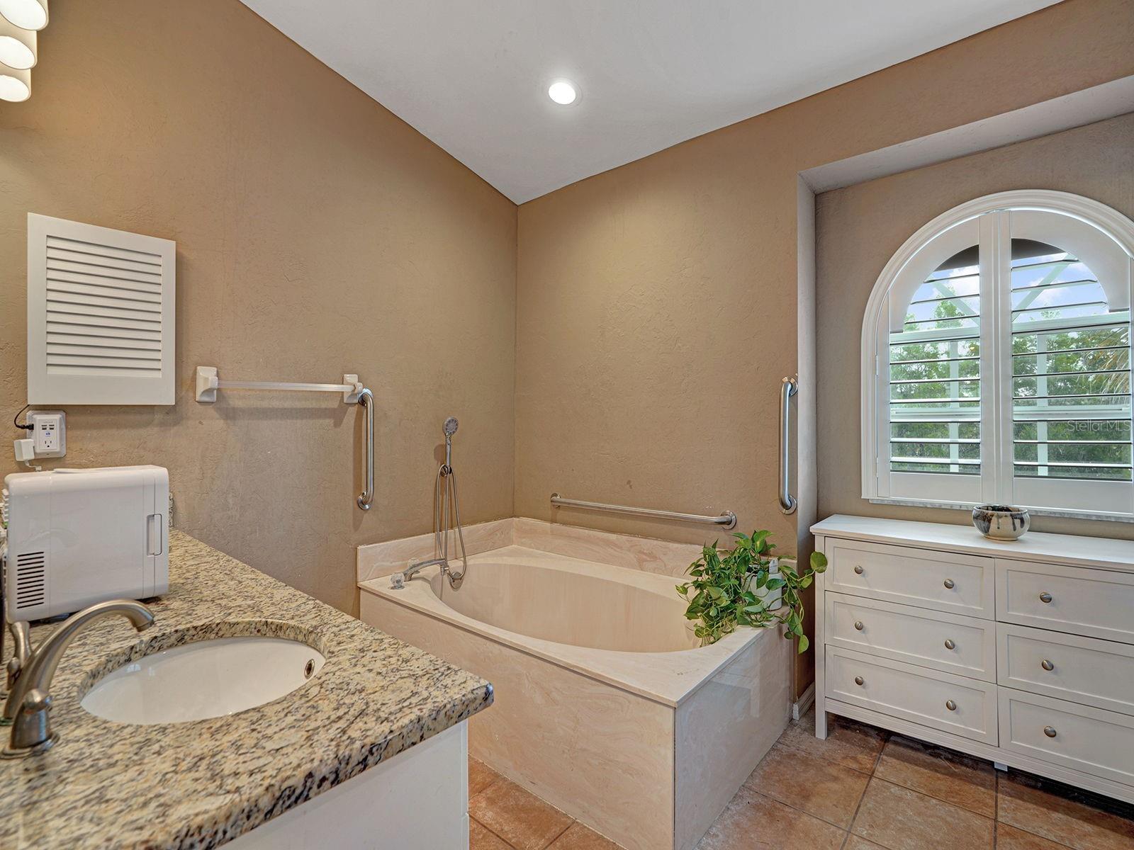 16270 FOREST MIST CT, ALVA, FL, 33920
