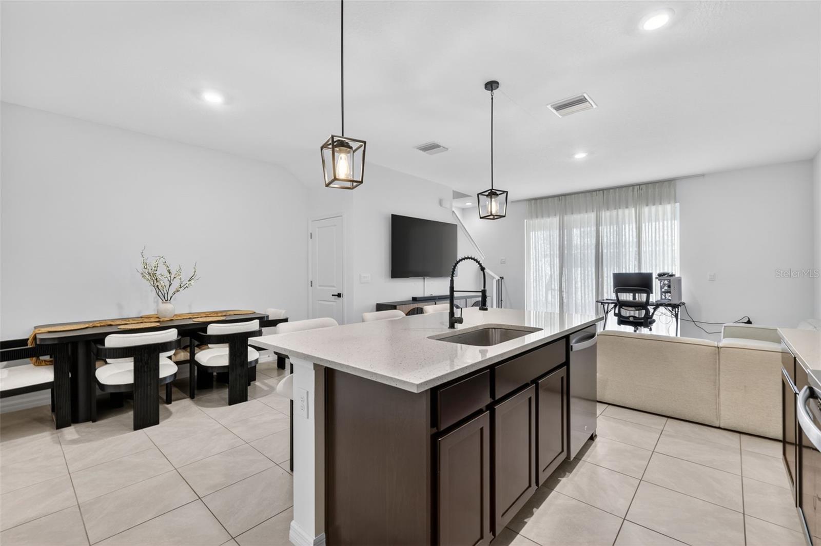 567 MANGROVE SHADE CIR, APOLLO BEACH, FL, 33572