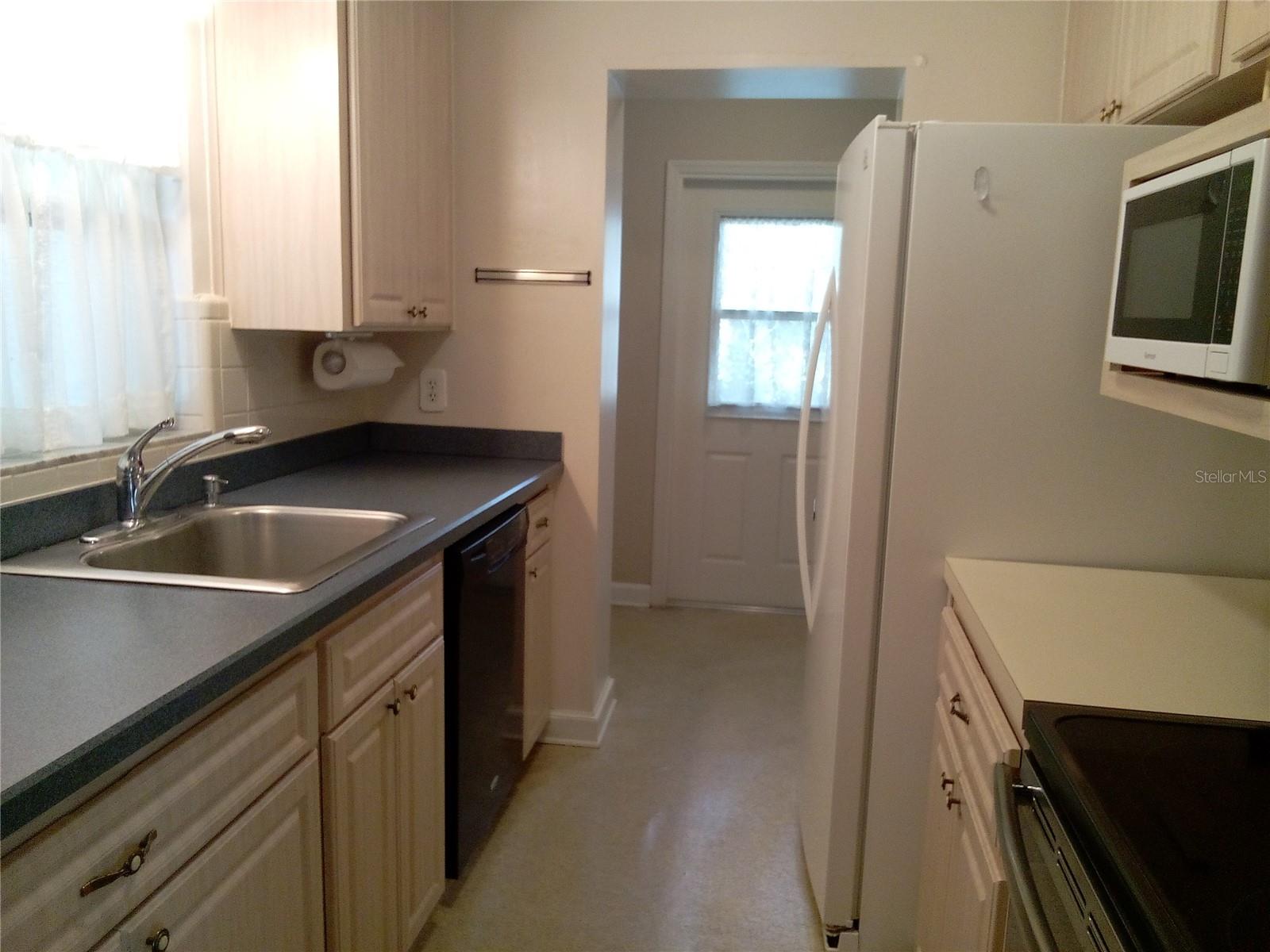 906 OAK DR, LEESBURG, FL, 34748