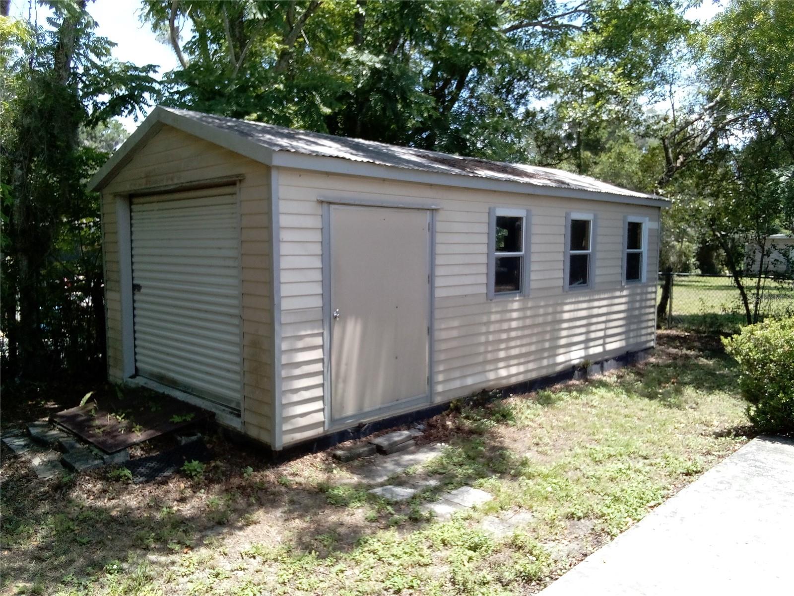 906 OAK DR, LEESBURG, FL, 34748
