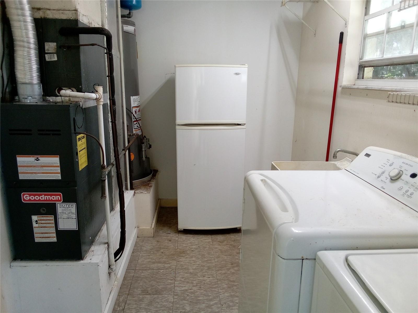 906 OAK DR, LEESBURG, FL, 34748